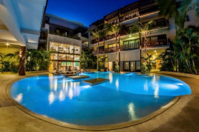Tropical 3BR Pool near 5th Avenue & Beach